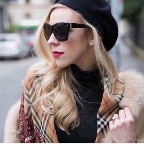 V. Fraas Plaid Scarf and Black Beret Set - Picture 3 of 11